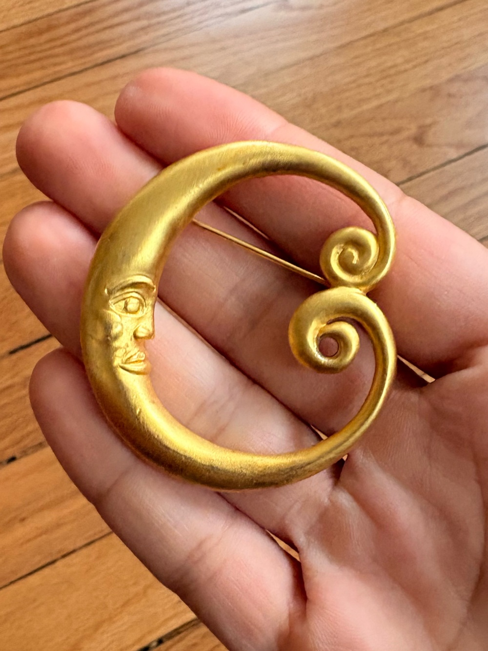 Vintage Casual Corner Gold-Tone Swirl Moon Face Brooch - Women Jewelry